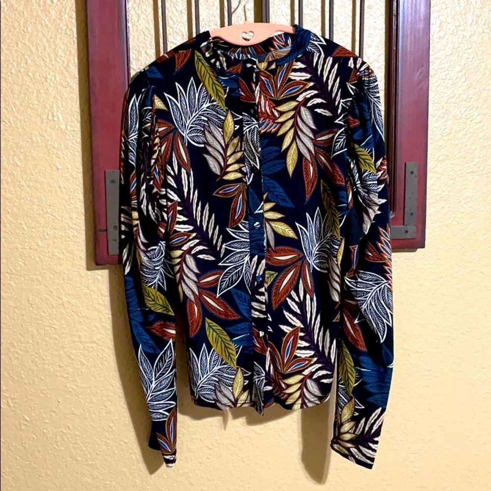 Buckle gimmicks blouse